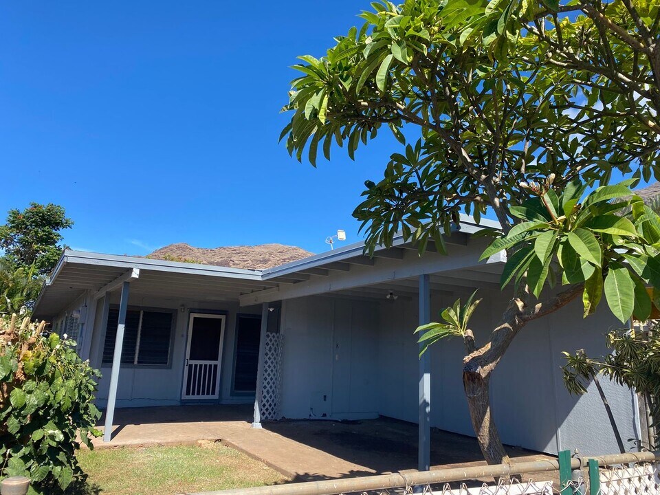 84-655A Kepue St in Waianae, HI - Building Photo