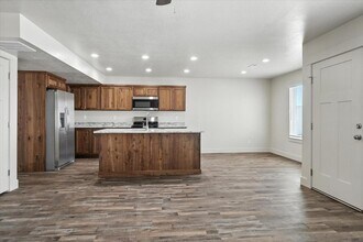 1200 South 1050 East in Garland, UT - Foto de edificio - Building Photo