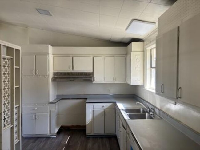 1633 W Rotary Dr in High Point, NC - Building Photo - Building Photo