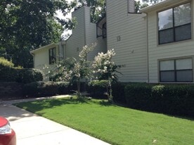 808 Gables Dr in Hoover, AL - Building Photo