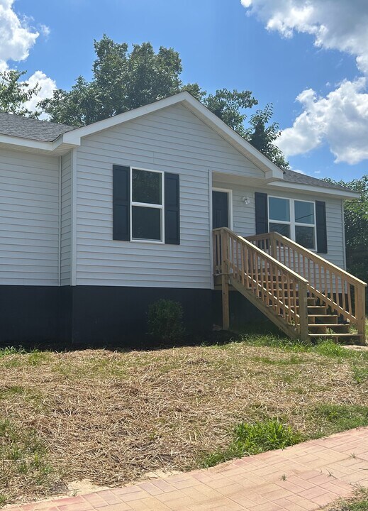 404 Virginia Ave in Petersburg, VA - Building Photo