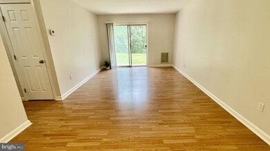 14905 Rydell Rd in Centreville, VA - Building Photo - Building Photo