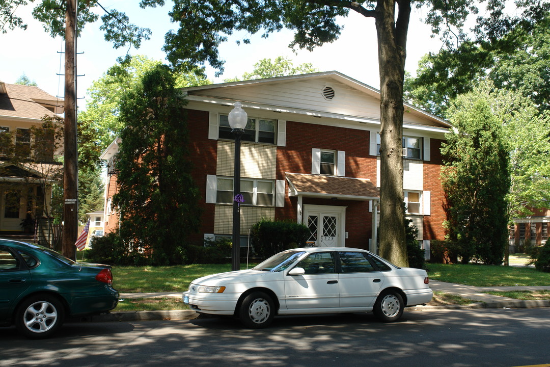 328 Chestnut St in Roselle Park, NJ - Foto de edificio