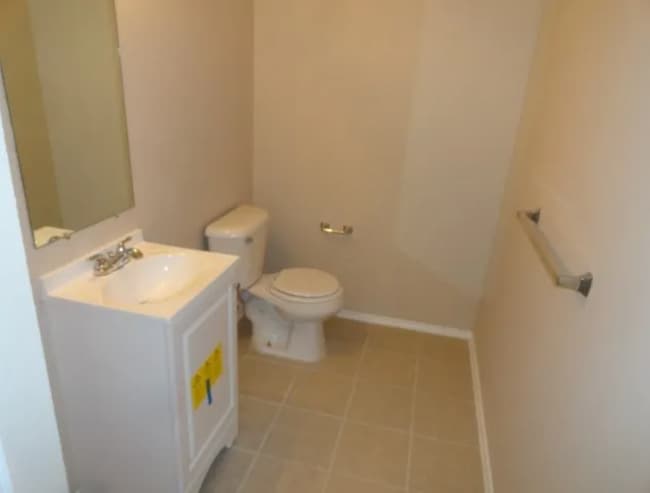 1124 Bumble Bee Dr in Lancaster, TX - Foto de edificio - Building Photo