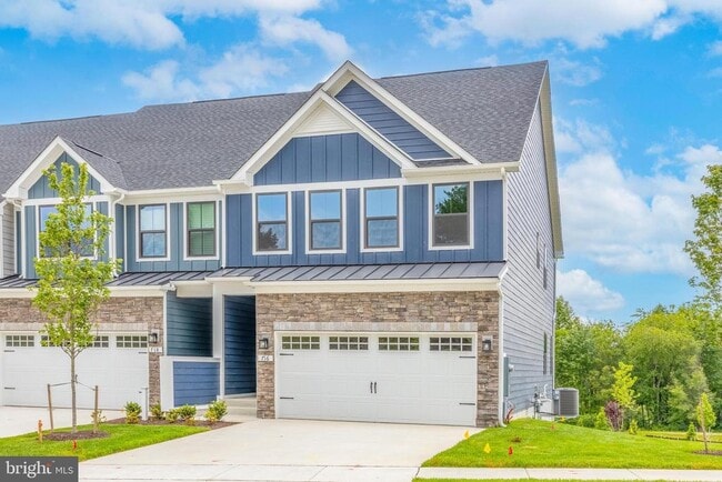 property at 716 Rolling Oaks Wy