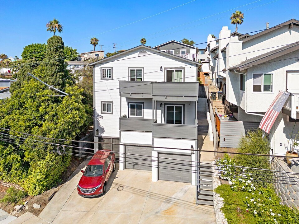 161 Avenida Florencia in San Clemente, CA - Building Photo
