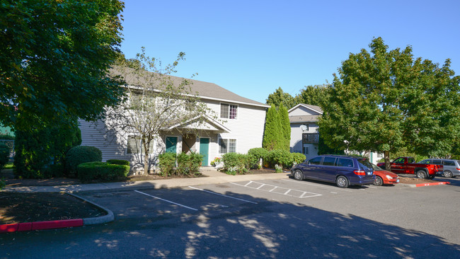 Foster Meadows in Portland, OR - Foto de edificio - Building Photo