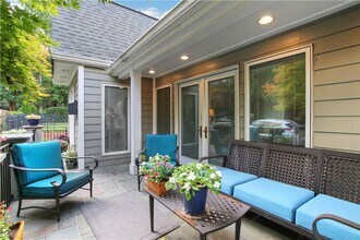 925 Highland Terrace NE in Atlanta, GA - Foto de edificio - Building Photo