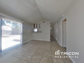 542 E Wigeon Way in Suisun City, CA - Building Photo - Building Photo