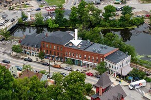 32 Market St in Somersworth, NH - Building Photo
