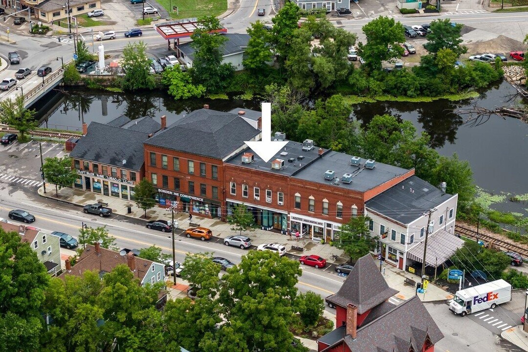 32 Market St in Somersworth, NH - Building Photo