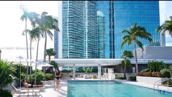 1395 Brickell Ave in Miami, FL - Building Photo