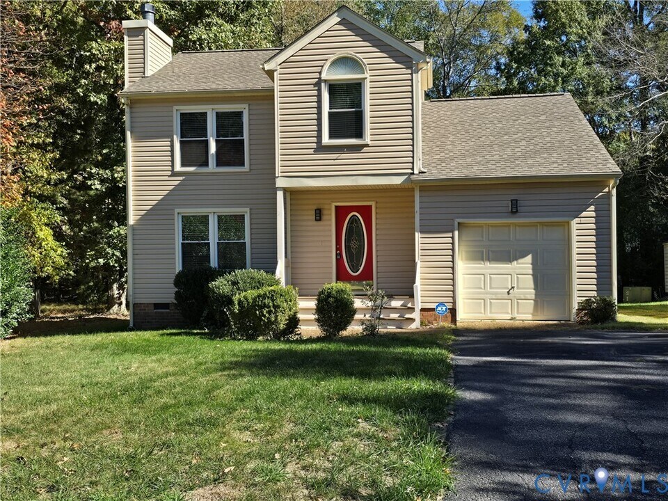 5716 Saddle Hill Dr in Midlothian, VA - Building Photo