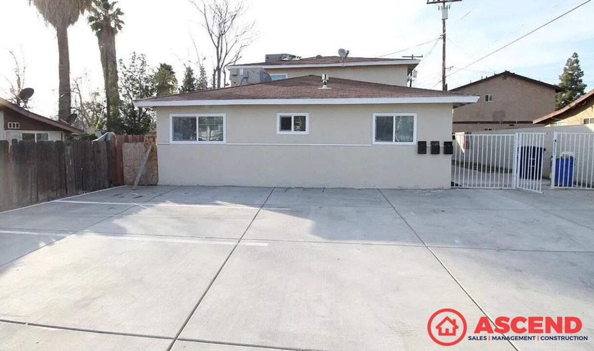 1514 Mount Vernon Ave in Bakersfield, CA - Building Photo