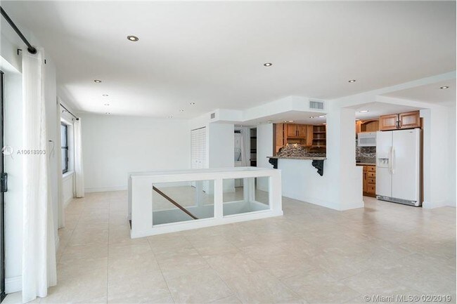 5415 Collins Ave-Unit -605 in Miami Beach, FL - Building Photo - Building Photo