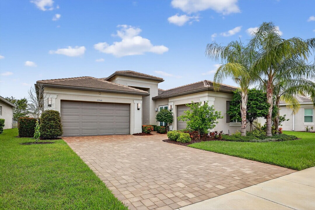 11966 SW Still Waters Ave in Port St. Lucie, FL - Building Photo