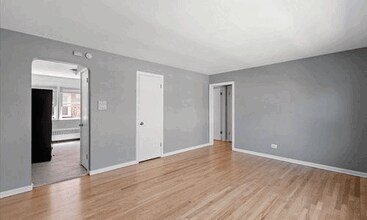 6651 N California Ave, Unit #2 in Chicago, IL - Foto de edificio - Building Photo