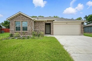 405 Regiment Rd in Tom Bean, TX - Building Photo