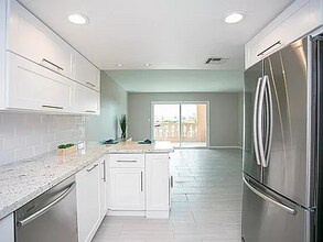 7940 E Camelback Rd, Unit 307 in Scottsdale, AZ - Building Photo - Building Photo