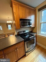 19 E Broad St in Trumbauersville, PA - Building Photo