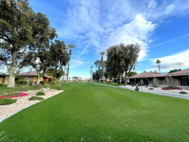 35 Malaga Dr in Rancho Mirage, CA - Building Photo - Building Photo