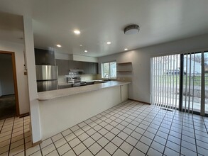 1015 N Bessie Rd in Spokane Valley, WA - Building Photo - Building Photo