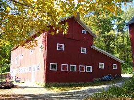 1206 Bassett Rd in Watertown, CT - Building Photo