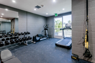 Lido Apartments - 1039 S Hobart in Los Angeles, CA - Building Photo - Interior Photo