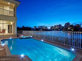 4419 Crayton Rd in Naples, FL - Building Photo