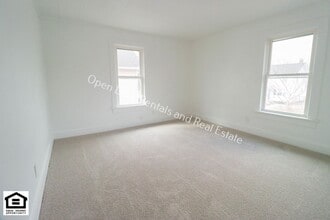 721 Greenlawn Ave-Unit -721 Greenlawn Ave Apt 2 in Fort Wayne, IN - Building Photo - Building Photo