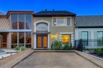 5141 Del Monte Dr in Houston, TX - Building Photo - Building Photo