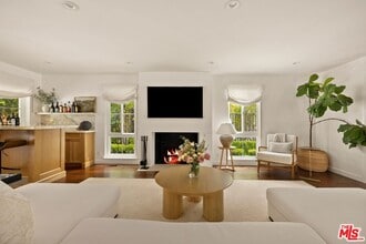 2878 Royston Pl in Beverly Hills, CA - Building Photo - Building Photo