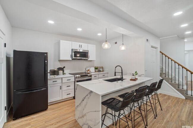 5590 S Edgewood Cir