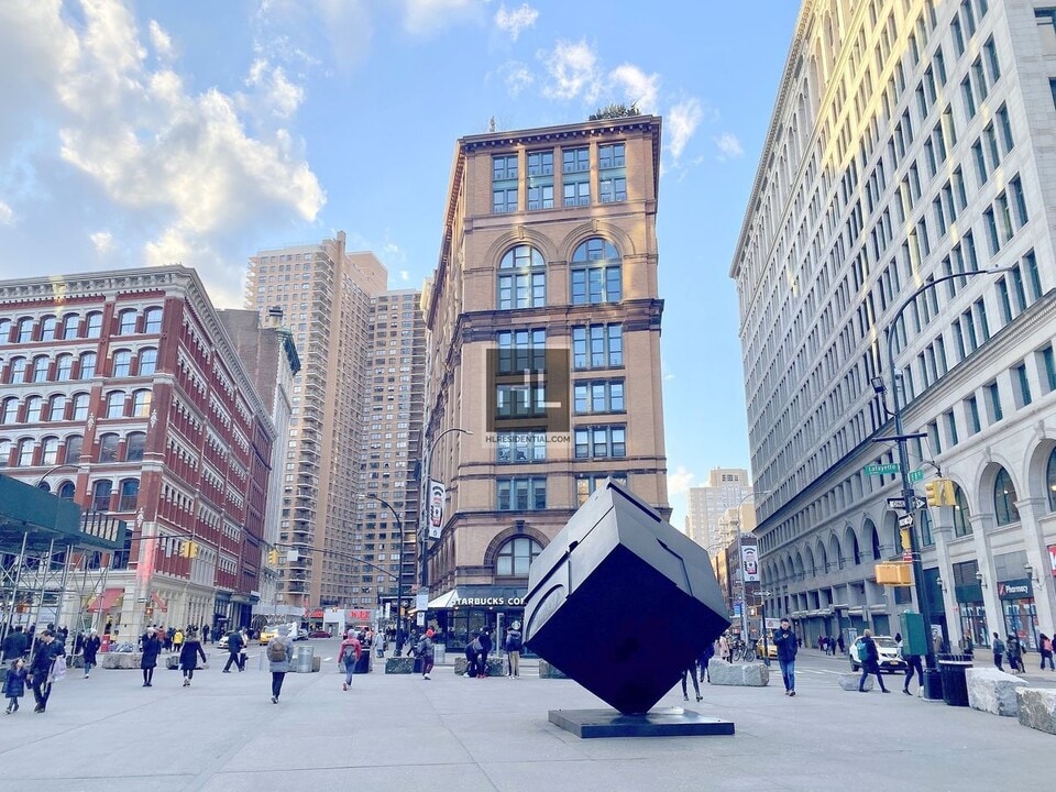 E 6TH ST., Unit 6 in New York, NY - Foto de edificio