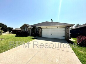 8208 Greer Way in Oklahoma City, OK - Building Photo - Building Photo