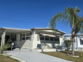 311 50th Avenue Plaza W in Bradenton, FL - Building Photo