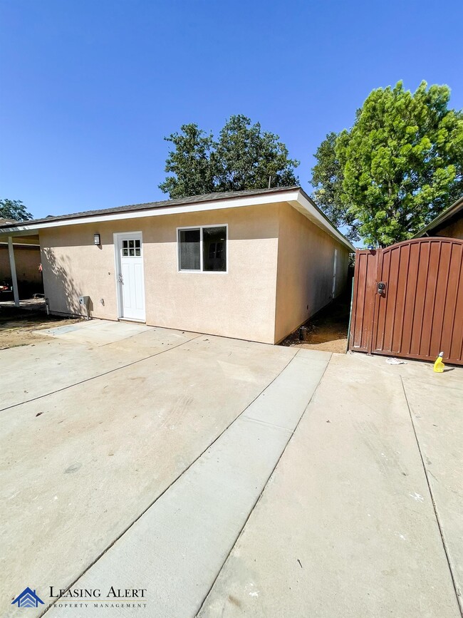 1408 Mountain View St in San Fernando, CA - Building Photo - Building Photo