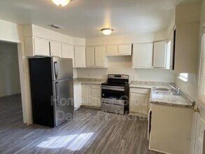 1303 Casa Vale Dr in Dallas, TX - Building Photo - Building Photo