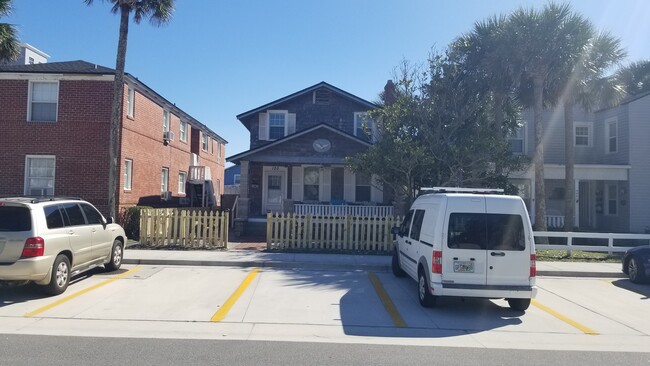 120 1st Ave S in Jacksonville Beach, FL - Building Photo - Primary Photo