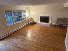 72 Fellsview Rd in Stoneham, MA - Building Photo - Building Photo