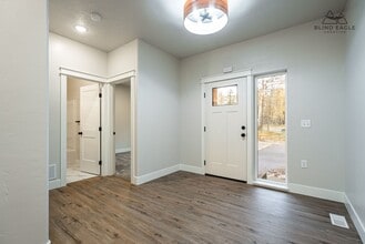 7472 N Paw St in Wasilla, AK - Building Photo - Building Photo