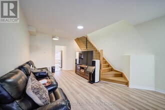 119 Bur Oak Ave in Markham, ON - Building Photo - Building Photo