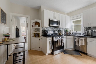 19 Malvern Ave, Unit 2 in Somerville, MA - Building Photo - Building Photo