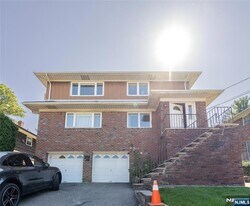 1432 13th St in Fort Lee, NJ - Building Photo