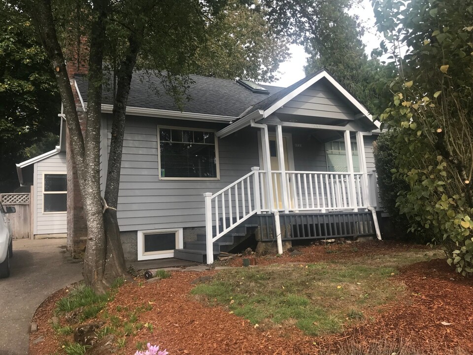 1733 SW Marigold St in Portland, OR - Building Photo