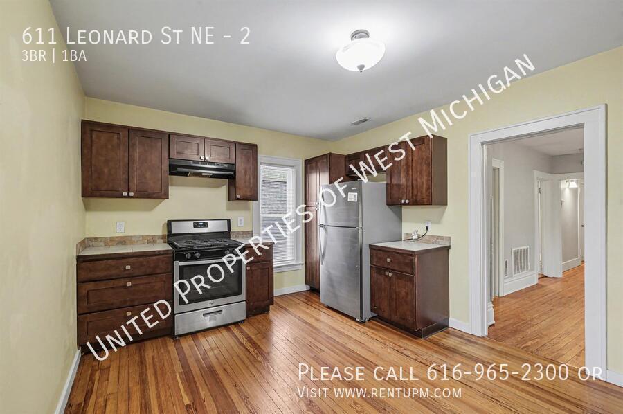 611 Leonard St NE in Grand Rapids, MI - Building Photo