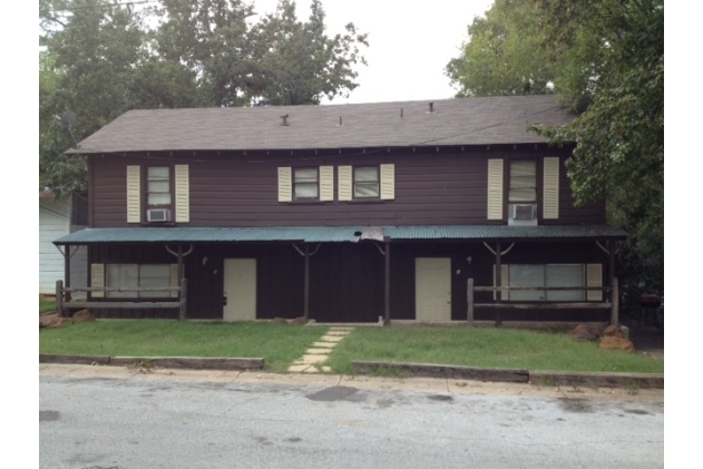 407 N Howard St in Gladewater, TX - Building Photo