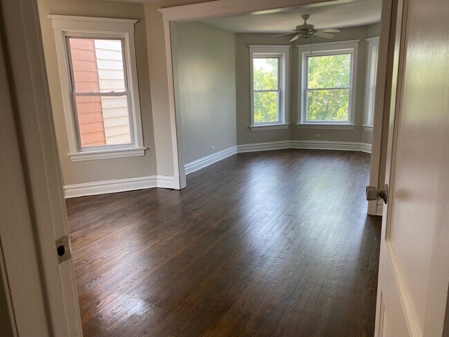 2525 N Central Park Ave in Chicago, IL - Building Photo - Building Photo