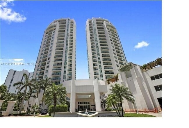 19400 Turnberry Way in Aventura, FL - Foto de edificio - Building Photo