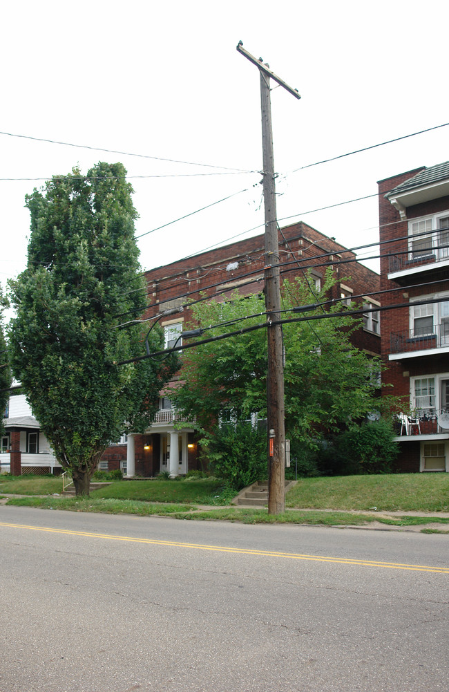 1256 Fulton Dr NW in Canton, OH - Building Photo - Building Photo